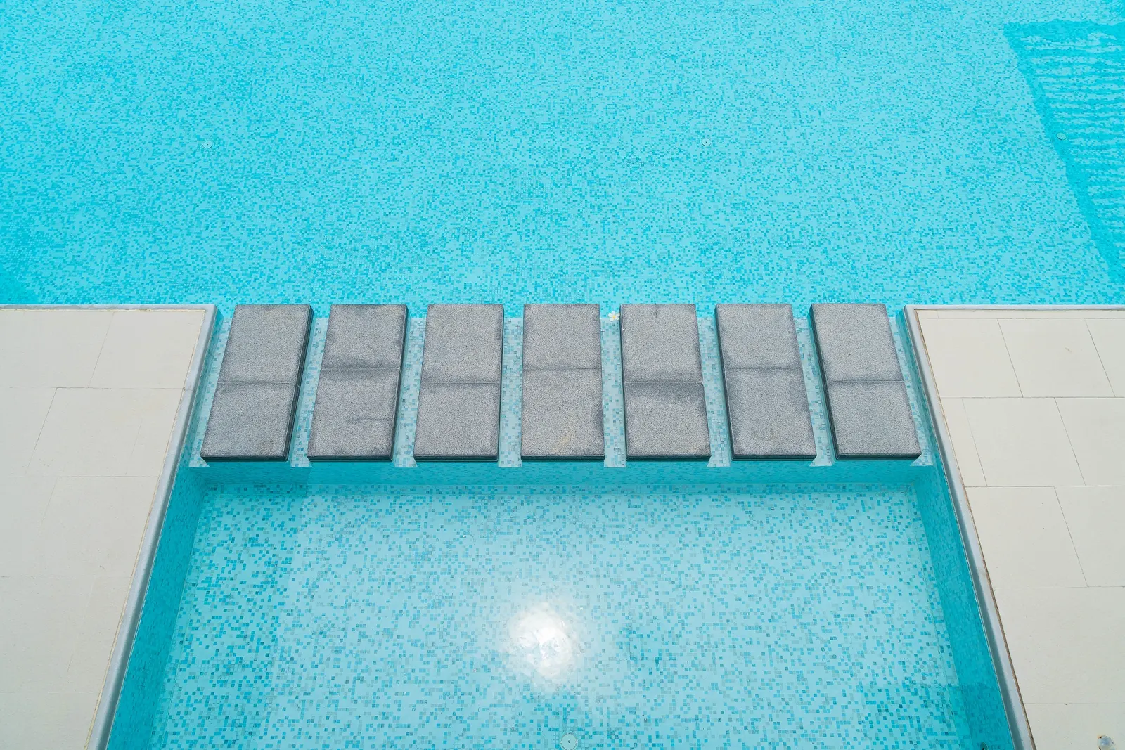 Custom pools in Aubrey, TX — gunite build with tanning ledge
